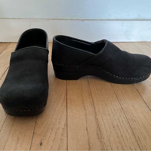Sanita Womens Black Clogs - EU size 40, US size 9 - Picture 2 of 4
